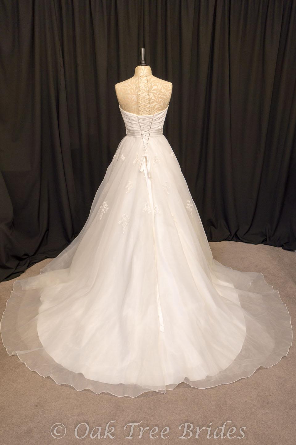 Amanda Wyatt Hepburn Designer Wedding Dress | Oak Tree Brides